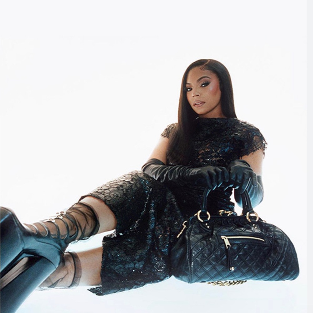 Marc Jacobs Stam Bag Black Quilted Leather Handbag with Gold Chain - Picture 12 of 13